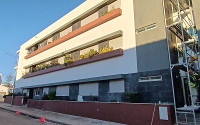Inicio 31 Reparação de fachada de edifício em Albufeira.